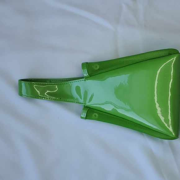 Green Vinyl and Netting Purse - Picture 1 of 6